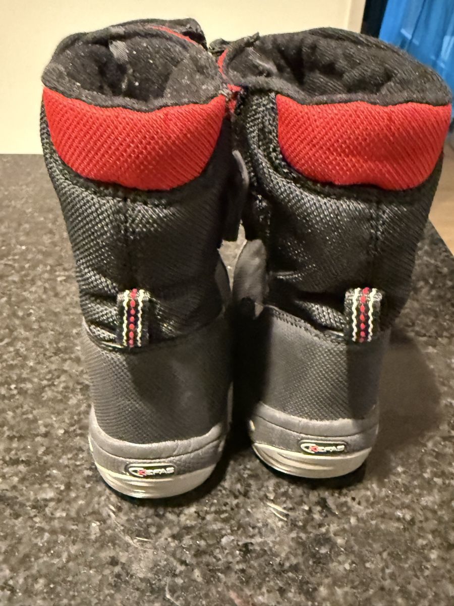 Scarpe per ragazzi: Shoe bundle- size 26-27 – Usato da Adliswil venduto da cla_9qpg 5