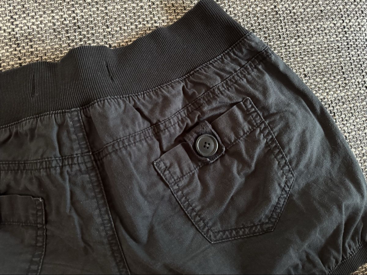 Hosen: Schwarze Shorts Gr. 36/38 mit Gummibund – Gebraucht aus Gommiswald von Aloha.Spirit 5