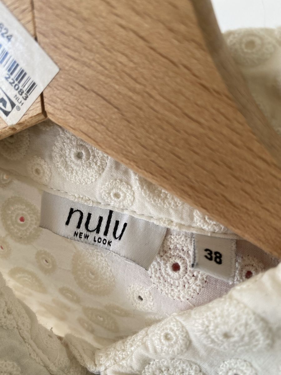 New Look Top: New Look Spitzenbluse Weiss Gr. 38 mit schwarzer Samtschleif – Nuovo (secondo la descrizione) da Zürich venduto da oci_qh9f 4