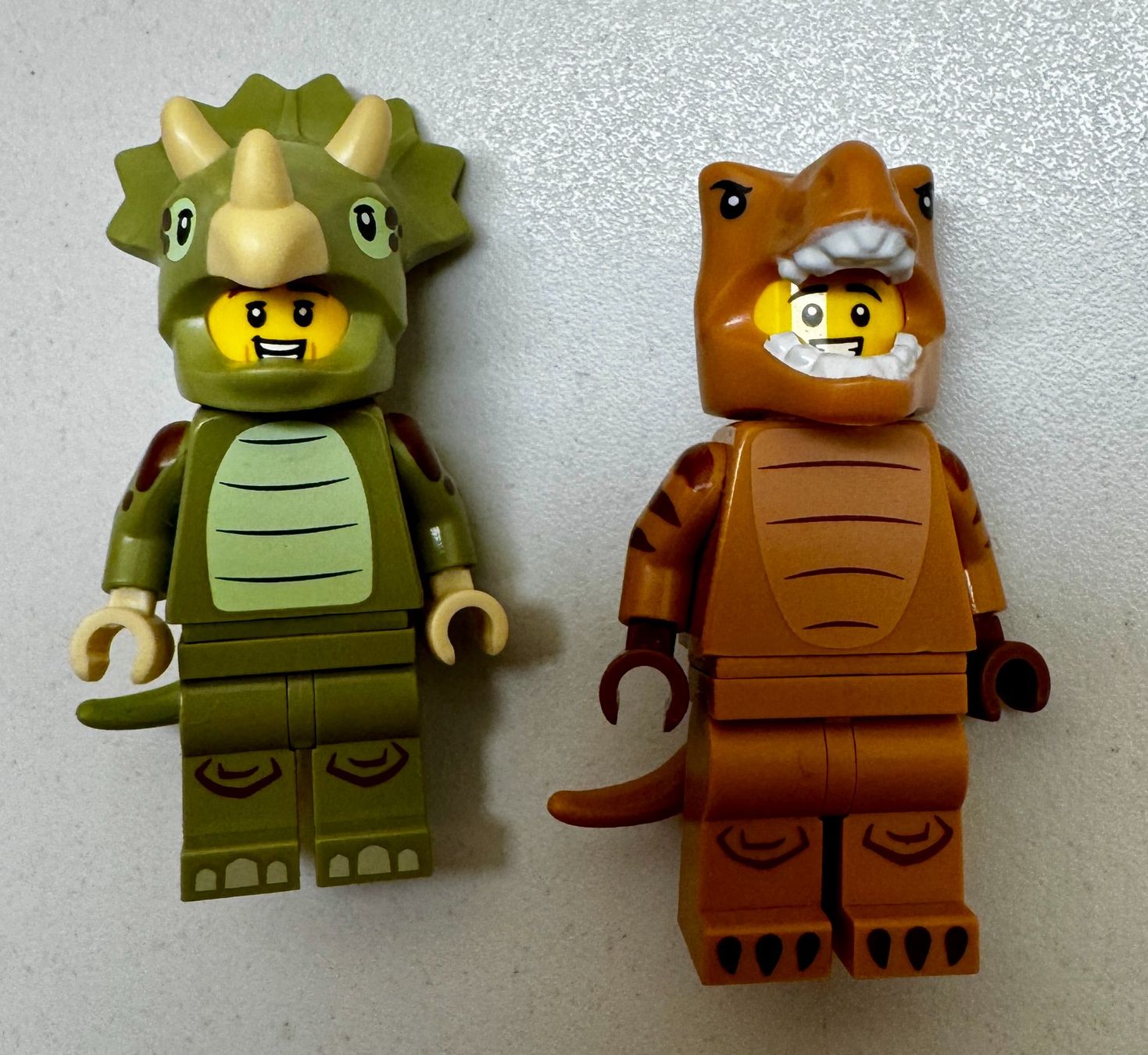 Lego Baukästen: 2 Lego Dinosaurier Minifiguren – Gebraucht aus Rechthalten von hosme_be