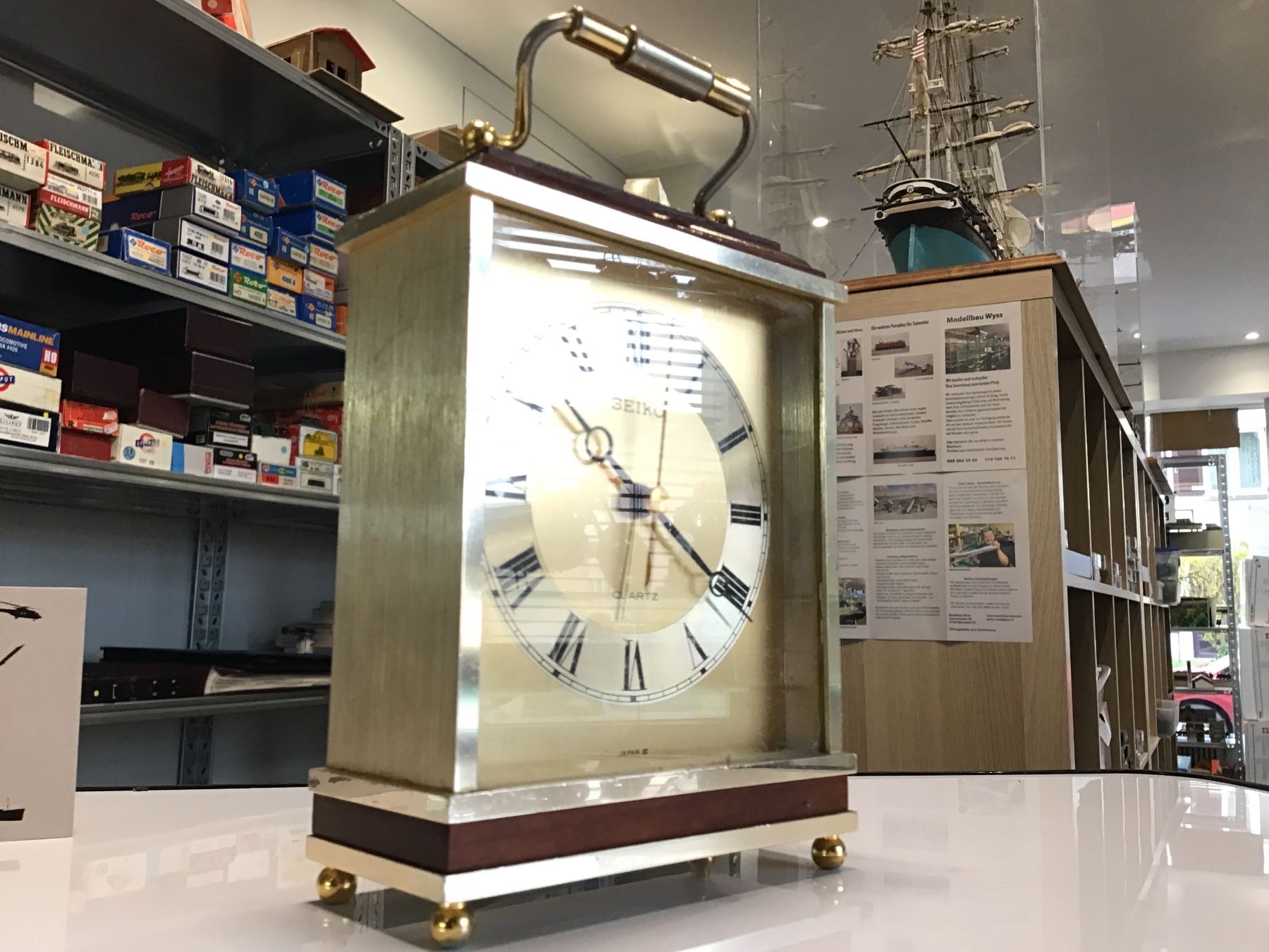 Seiko Orologi da terra & Orologi da parete: Seiko Quartz Tischuhr, goldfarben, Vintage – Usato da Männedorf venduto da Spezial-Modelle 1