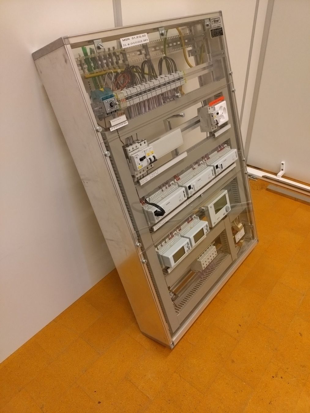 Siemens Componenti elettronici: KNX Steuertableau kompl. mit Siemens Komponenten – Usato da Steinhausen venduto da _Bergler_ 1