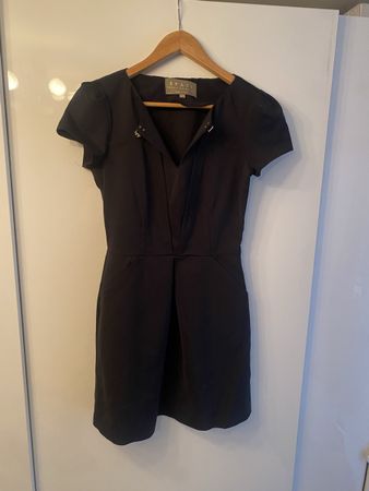 Elegantes, kurzes, schwarzes Kleid - perfekt für den Sommer!