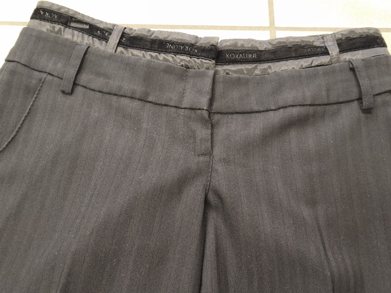Pantaloni: Stoffhose Koralline schwarz gestreift Grösse S  – Nuovo (secondo la descrizione) da Emmetten venduto da SecondhandSiska 1
