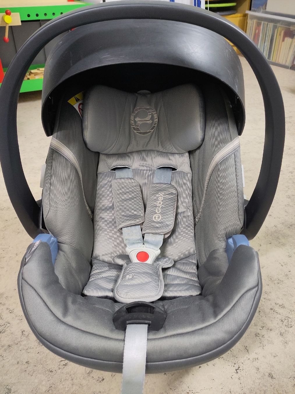 Cybex Seggiolini per auto: Cybex Babyschale Aton 5, Grau – Usato da Dättlikon venduto da nad_6j6c 3