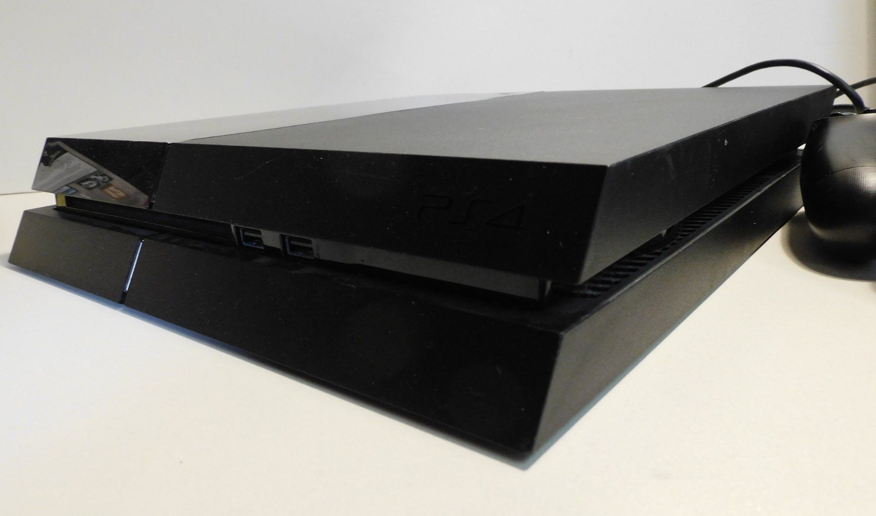 Sony Konsolen: PS 4 Konsole 2 Controller u 5 Spiele PS 4  funktioniert – Gebraucht aus Sursee von 76 2