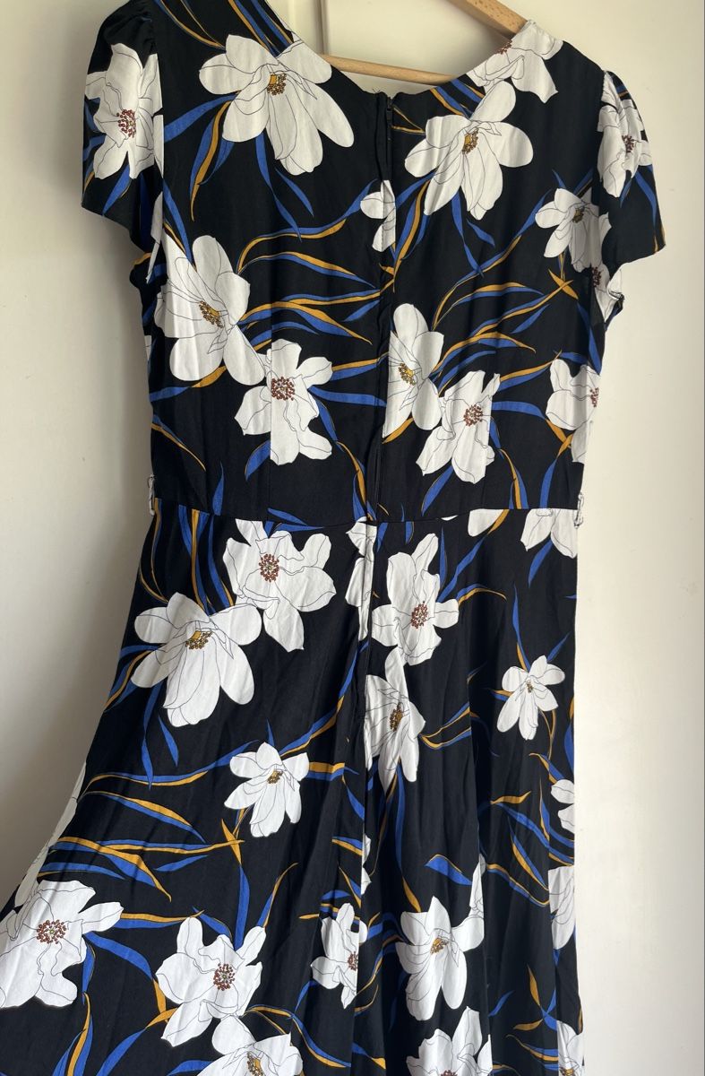 Dorothy Perkins Vestiti: Sommerkleid schwarz mit Blume 42 – Usato da Adligenswil venduto da Farfallla 3