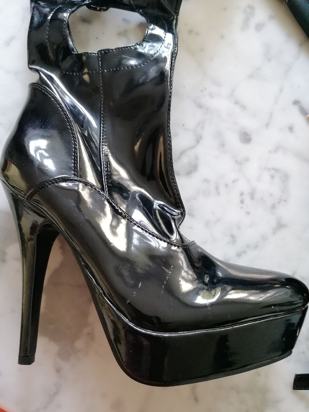 Scarpe da uomo: LACKSTIEFEL GRÖSSE 39 NIE GETRAGEN – Usato da Pratteln venduto da ThereseZ 2