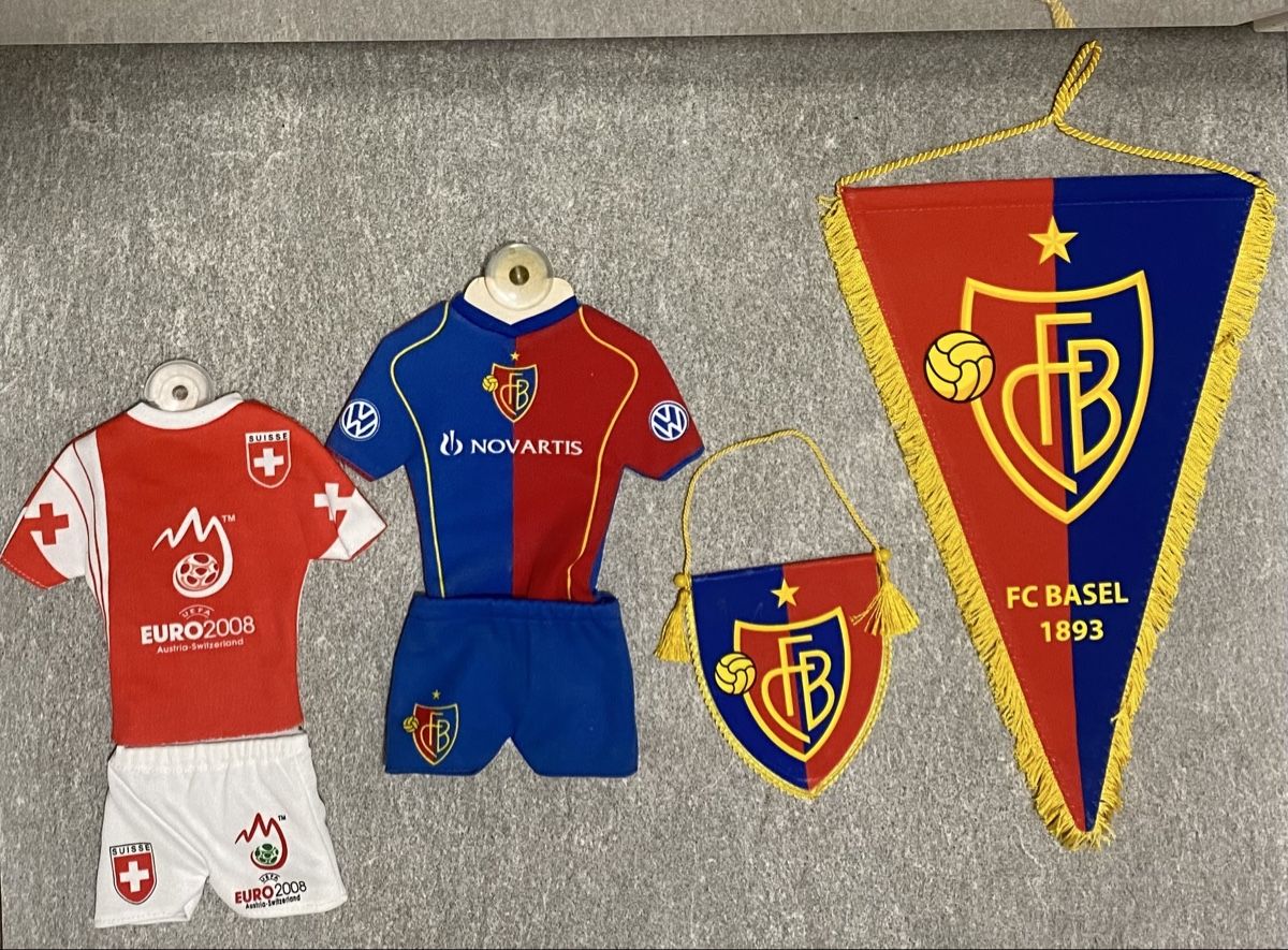 FC Basel Bandiere: FC Basel Trikot Wimpel – Nuovo (secondo la descrizione) da Allschwil venduto da Deal_Tiger99