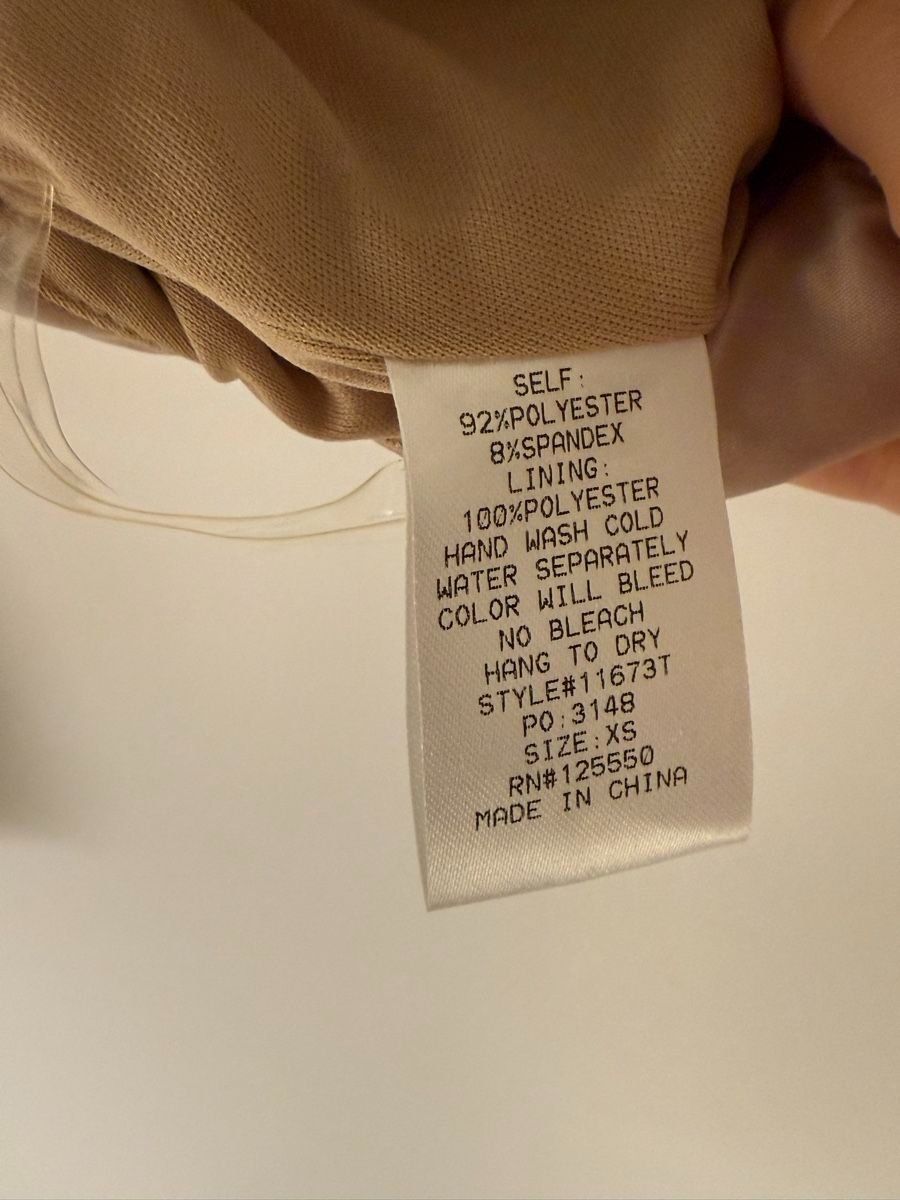 Top: Fashion Nova Satin Top – Nuovo (secondo la descrizione) da Domat/Ems venduto da Lorand_ 4