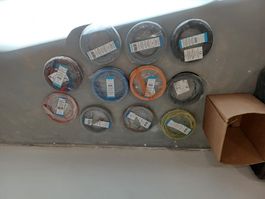 Kabel Elektrokabel diverse Farben teilweise ungeöffnet.