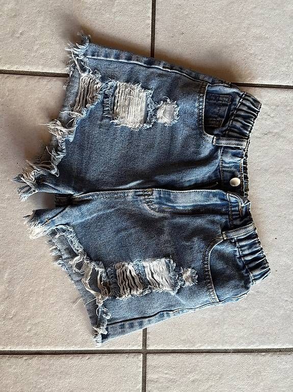 Pantaloni: Jeans Shorts Gr. 164 – Usato da Thun venduto da danceT