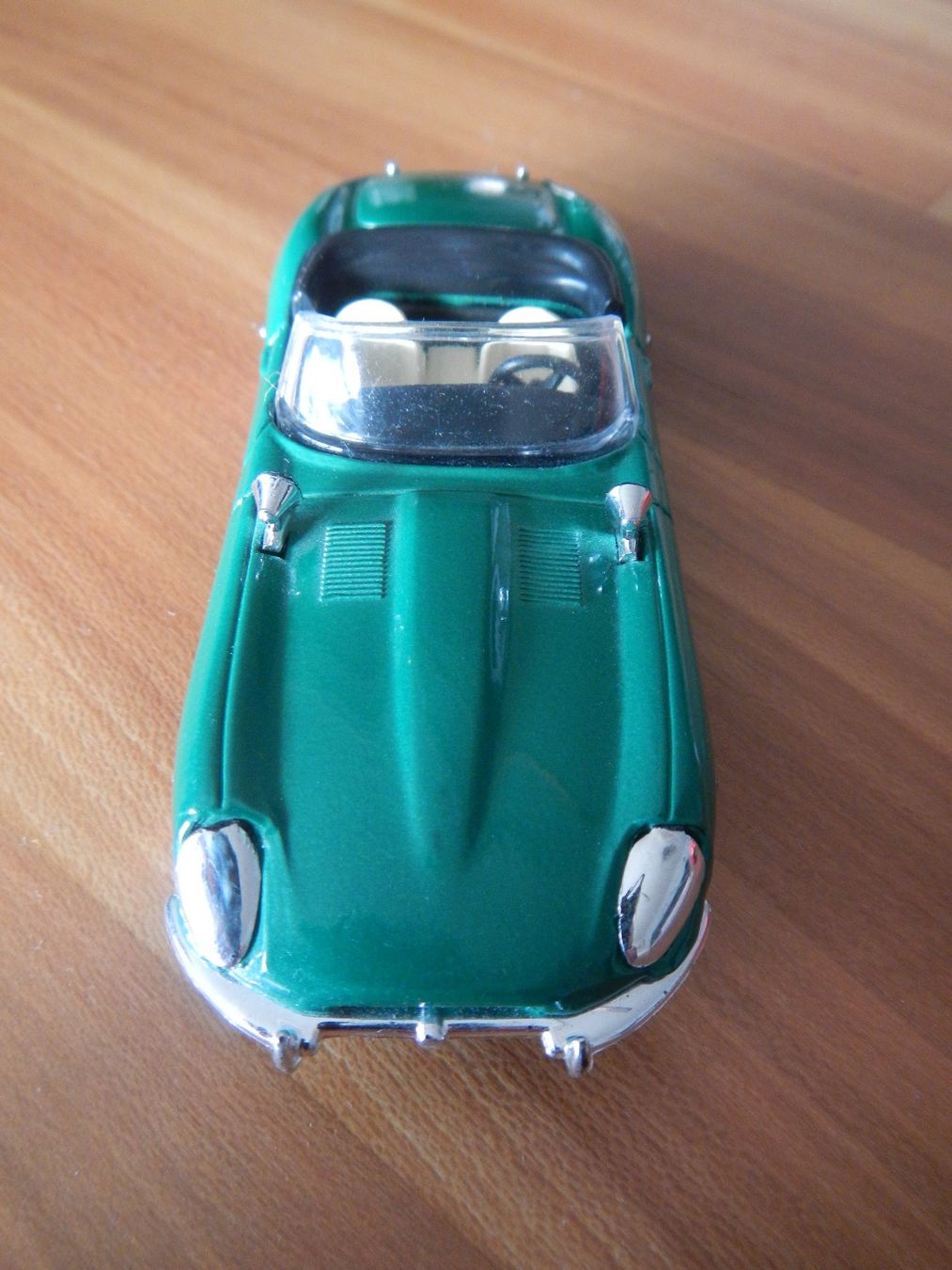 Jaguar Modellini d'auto: Jaguar E-Type Cabriolet Modellauto 1/43, Grün – Usato da Wallisellen venduto da Marysan8 2