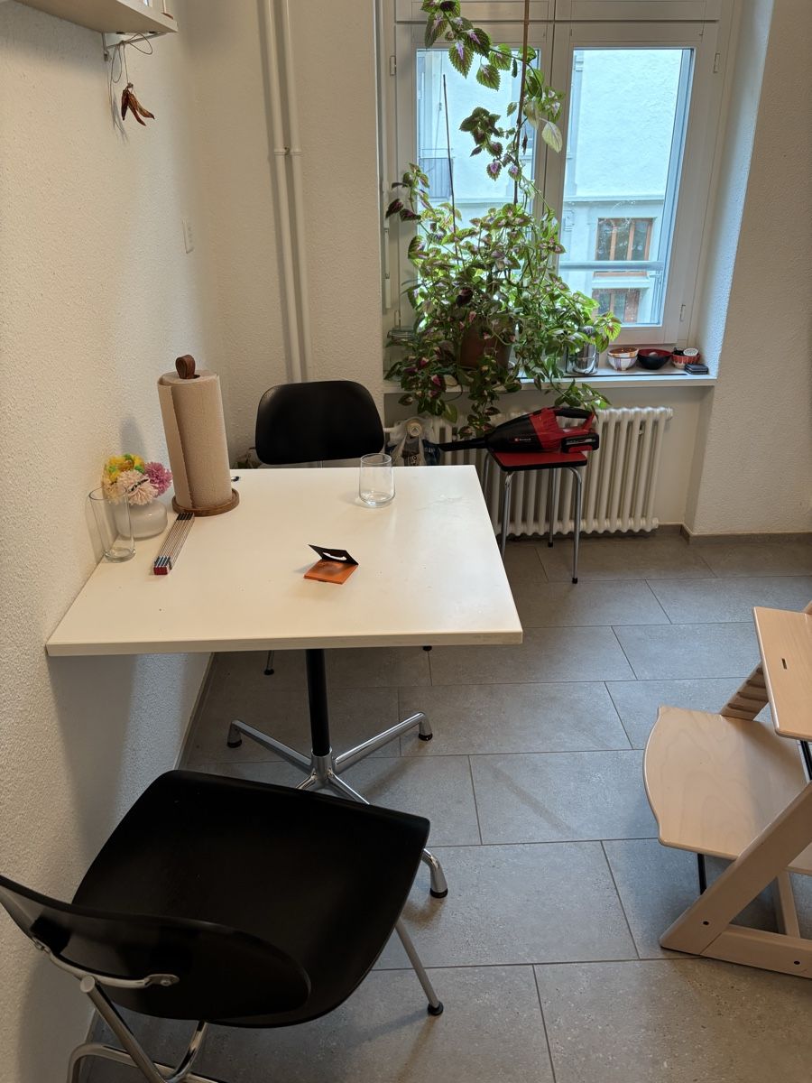 Tische: Vitra Eames Tisch Contract Table, Top Zustand, Winter-Deal – Neu (gemäss Beschreibung) aus Zürich von hen_2tf2