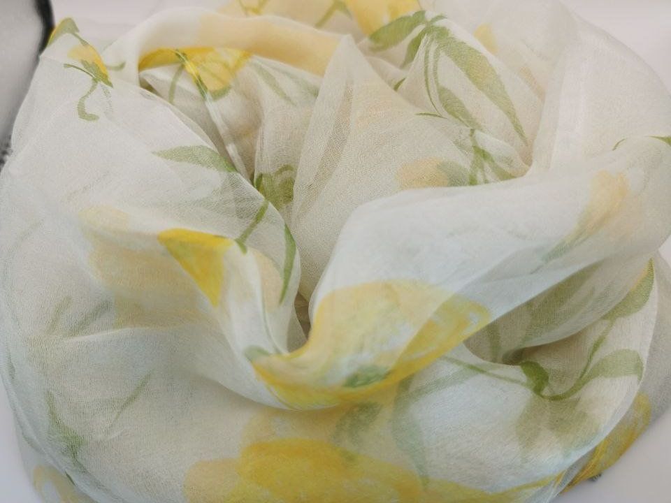 Foulards, Tücher & Schals: Sommerschal, gelbe Blumenmuster, 100% Seide, Neu – Neu und originalverpackt aus Oberglatt ZH von JulFul