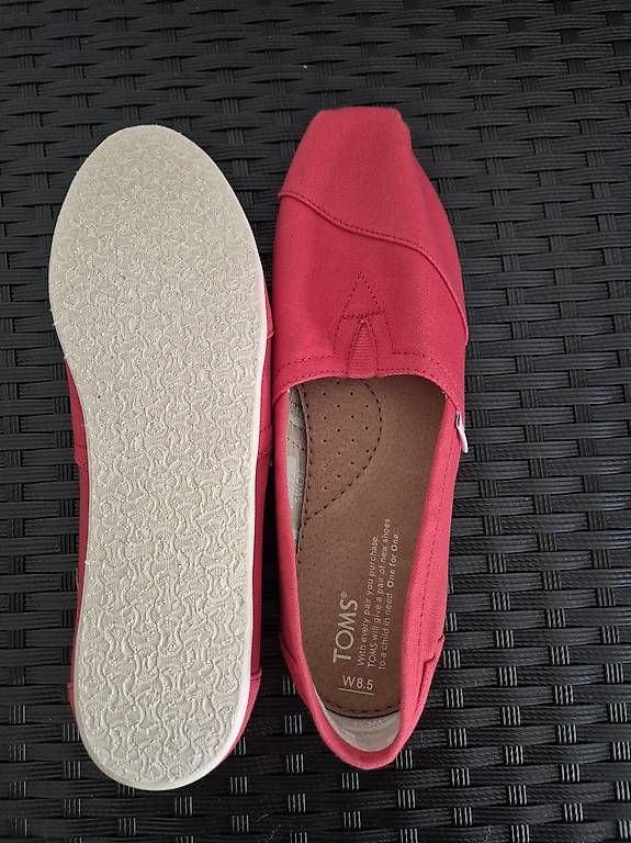 Chaussures femmes: Toms Slippers – D'occasion à Wetzikon ZH par ManderLindli 1