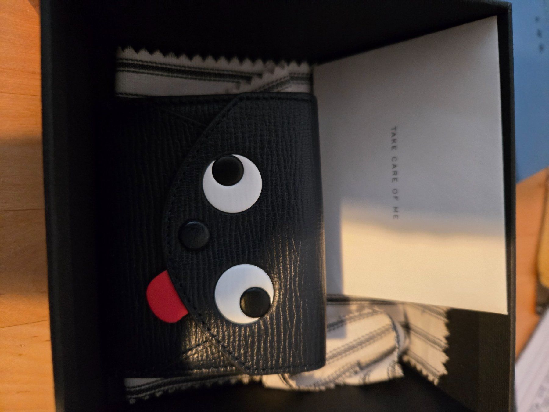 Anya Hindmarch Portamonete: Anya Hindmarch Portemonnaie – Nuovo (secondo la descrizione) da Luzern venduto da Yumbob