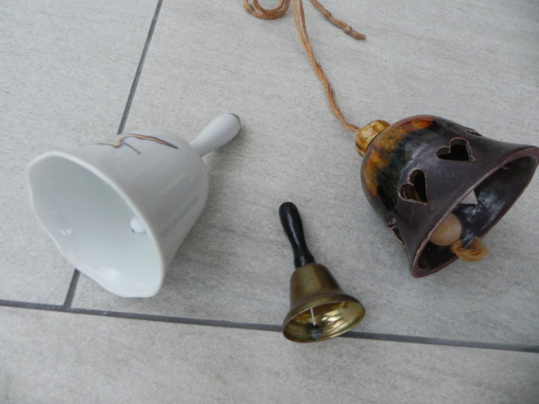 Cloches & sonnailles: Glocken Set 3 Stk Tischglocke – D'occasion à Stallikon par pcerny16 1