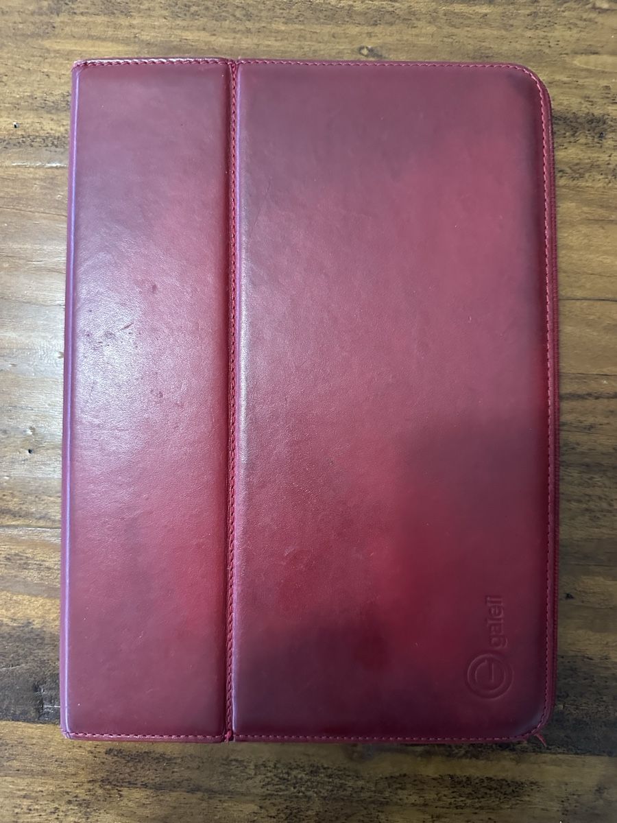 Apple Tablet PC: iPad Air Wi-Fi, 32GB mit rotem Leder-Case – Usato da Bern venduto da Moret 4