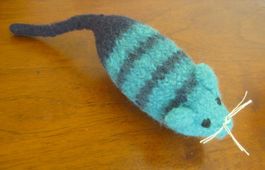 Filzmaus mit Baldrianwurzel, Handarbeit