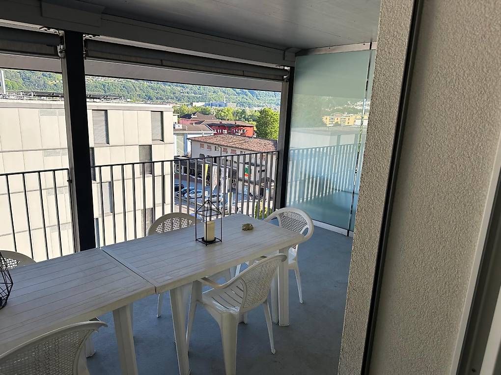 Sedie: 2 Joinable Outdoor Tables + 8 Plastic Chairs – Usato da Melide venduto da cla_g5fs 4
