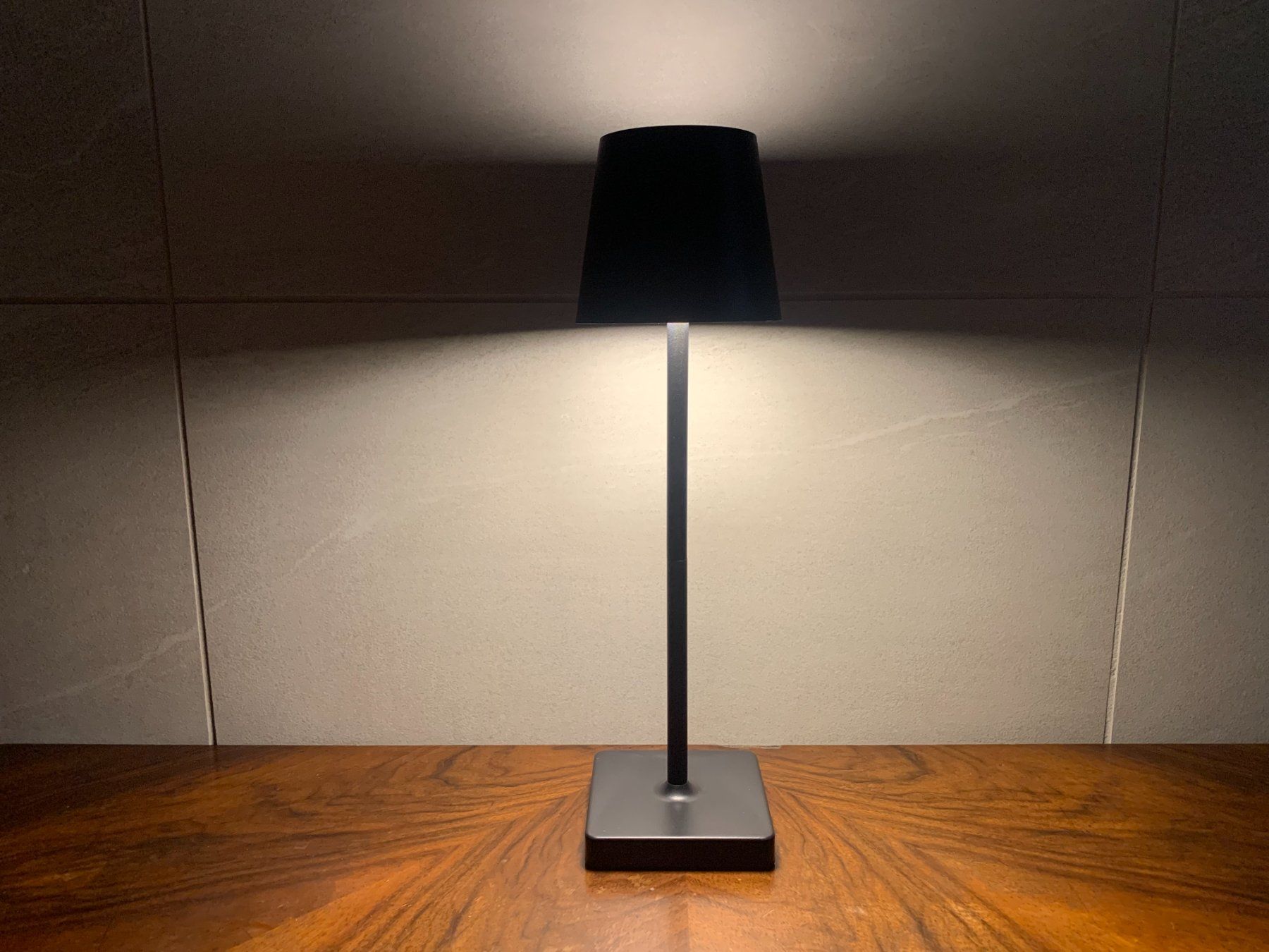 Lampade: Tischlampe mit Akku – Nuovo e nell'imballaggio originale da Aarburg venduto da 2..0 3