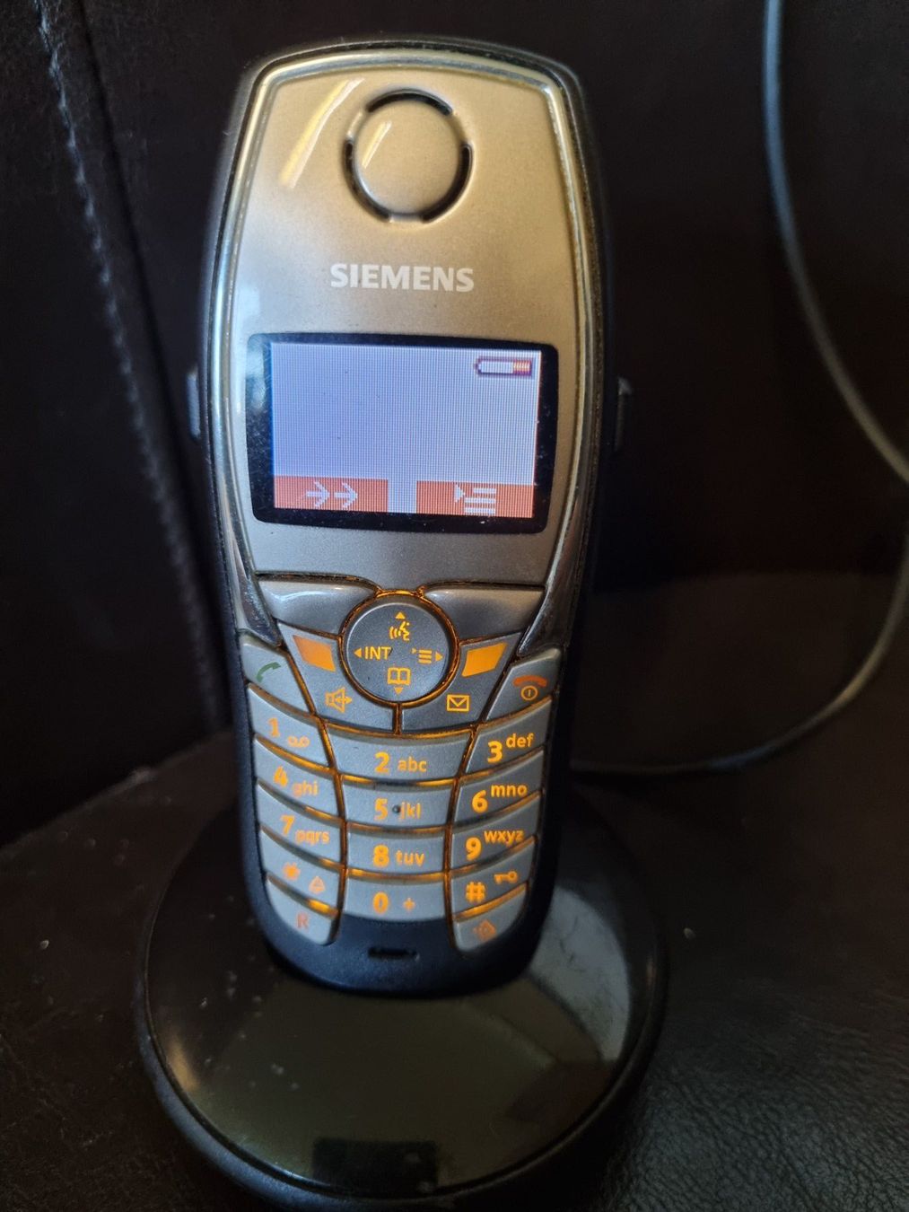 Gigaset Telefone: Zwei Gigaset SL1 mit Ladeschale – Gebraucht aus Ruggell von Uwe9491