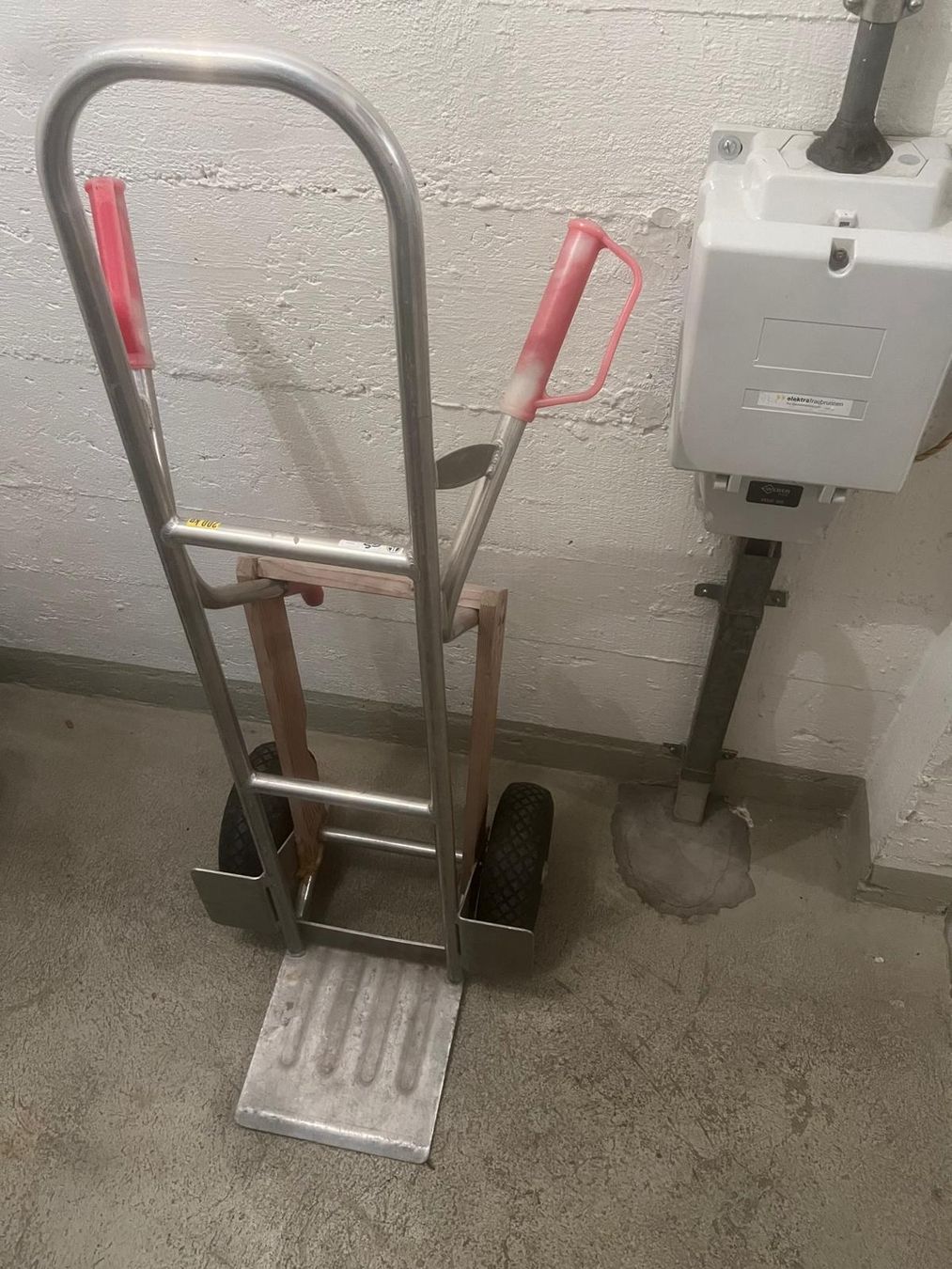 Schubkarren: Sackkarre Aluminium – Gebraucht aus Urtenen-Schönbühl von jne_mvm7 1