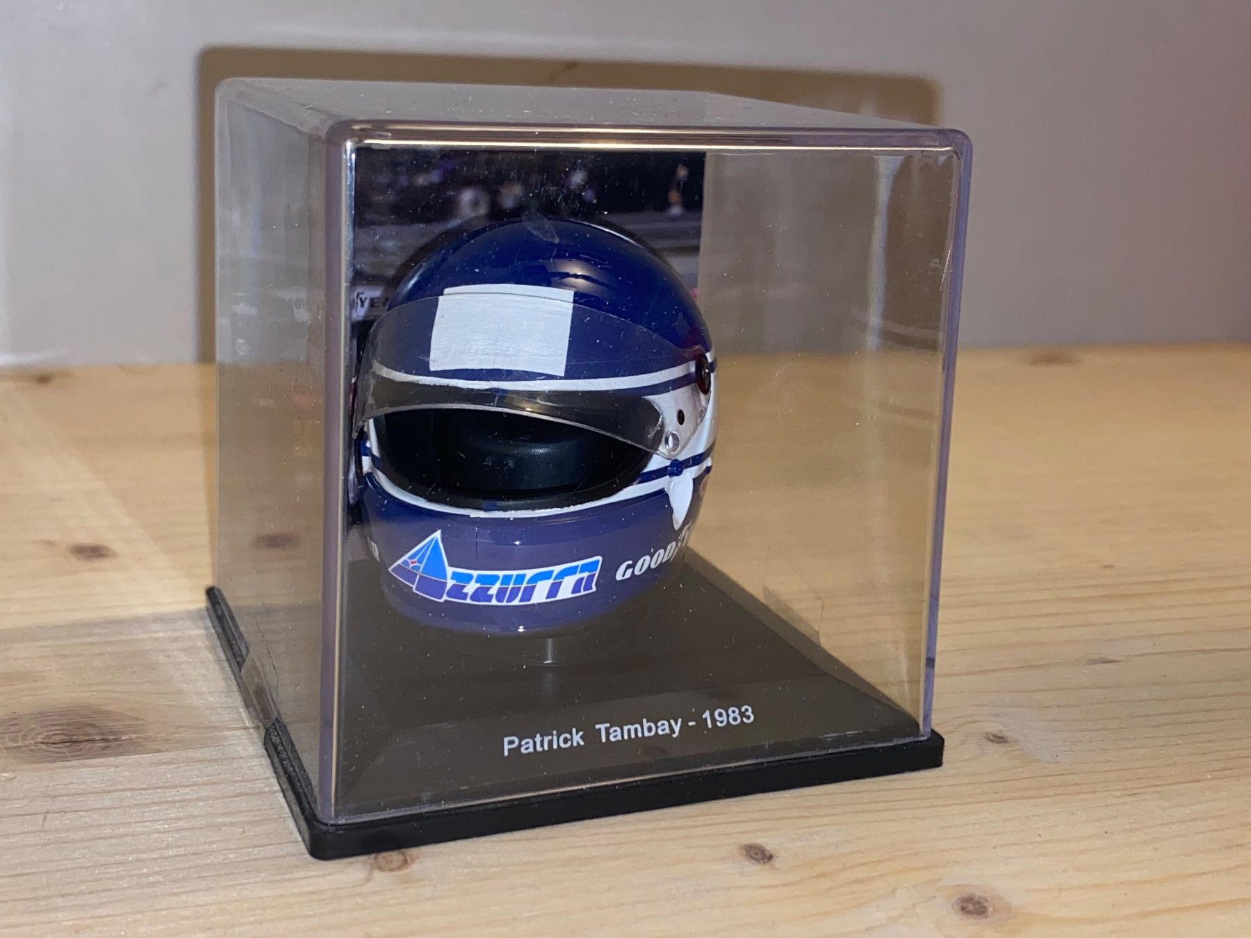 Ferrari Modellini d'auto: Ferrari Helm 1/5 Patrick Tambay 1983 – Nuovo (secondo la descrizione) da Wohlen AG venduto da PrivatSammlung 1