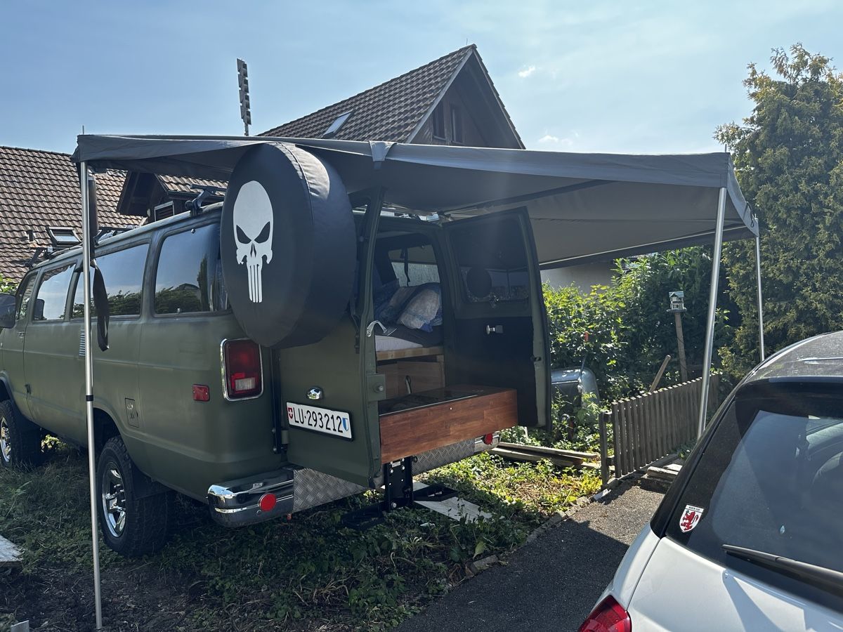 Veicoli da campeggio: Mowag 4x4 V8 Dodge B300 A8 Camper lange Version – Usato da Aesch LU venduto da Easykiwi 1