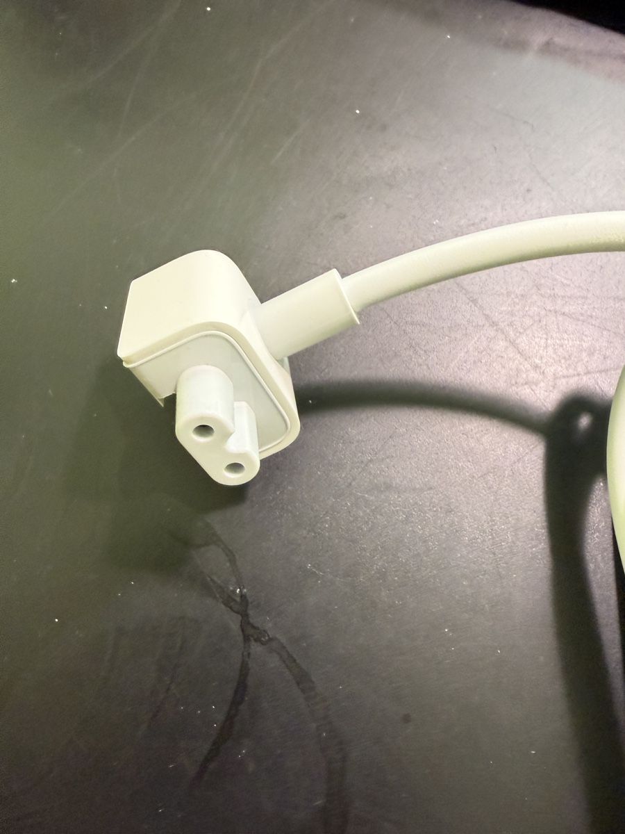 Apple Cavi: Original Apple Charger / Netzkabel - Excellent Condition – Nuovo (secondo la descrizione) da Zürich venduto da kuengka 1