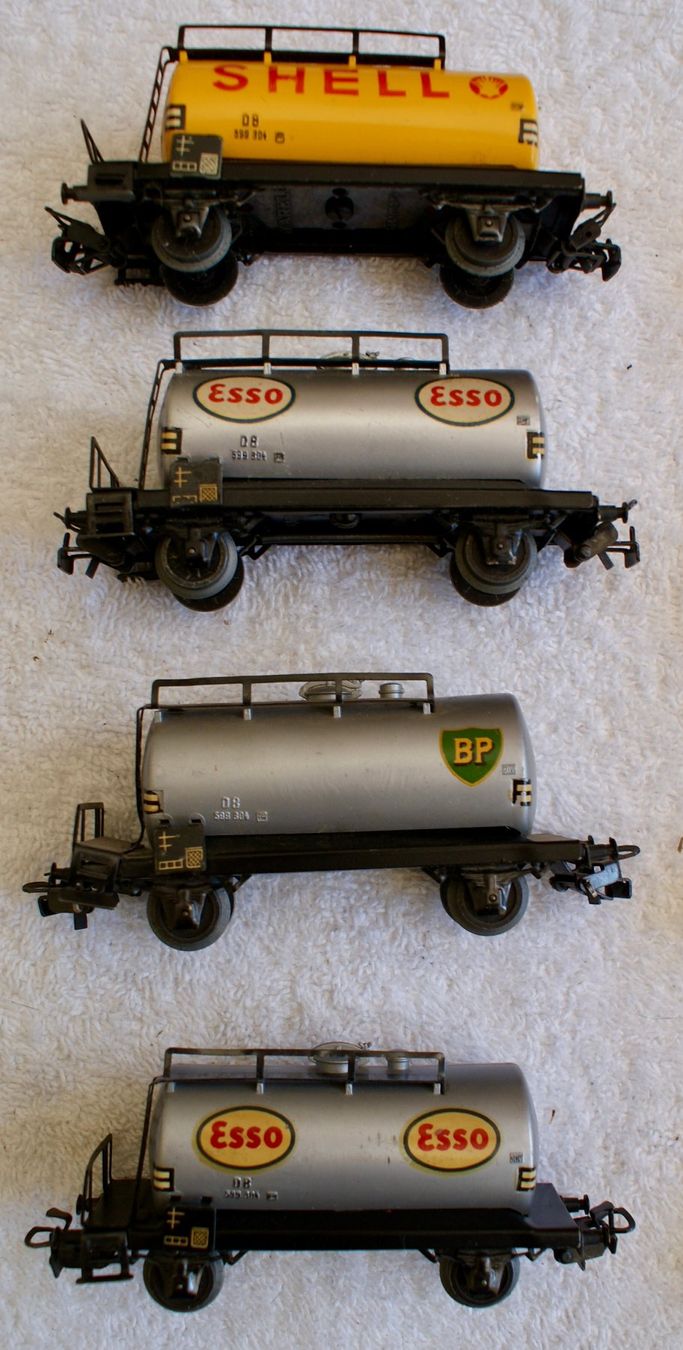 Märklin Modellini di ferrovie: Lot de 4 wagons citerne Marklin – Usato da Morrens VD venduto da alain50