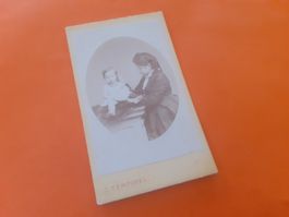 SCHWIIZER FRAU DAZUMAL -JEUNE MERE avec BEBE - GENEVE GENF