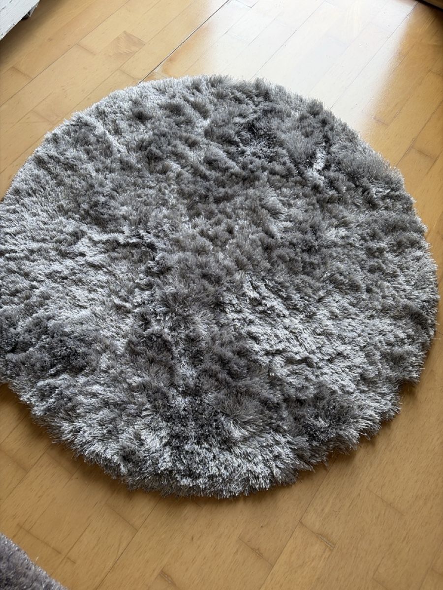 Tapis: Hochflorteppich hellgrau rund – D'occasion à Freidorf TG par ibipatria