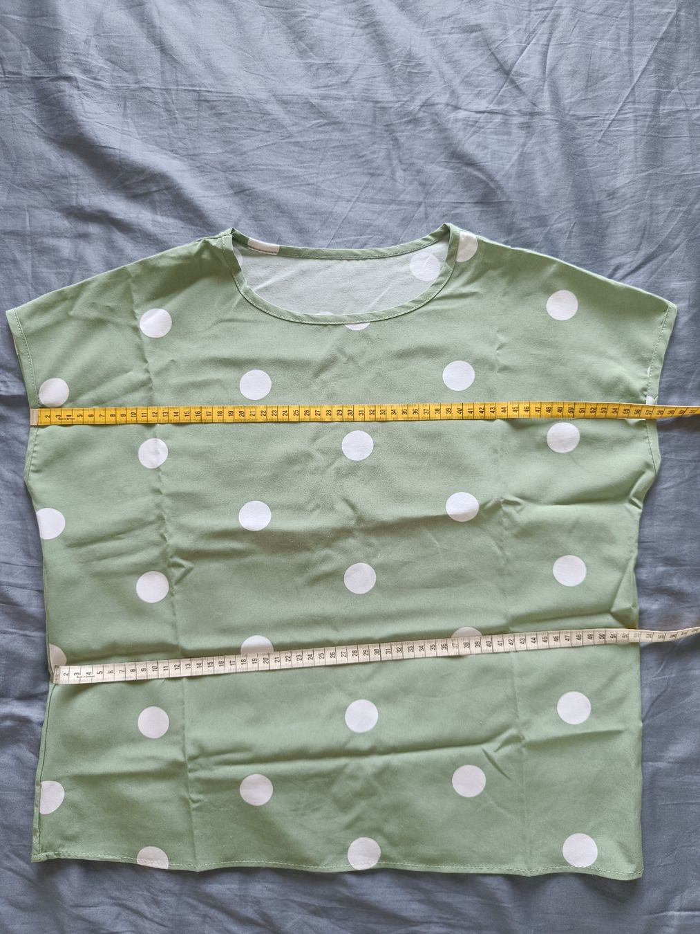 T-shirt: Vintage green polka dot shirt – Usato da Rotkreuz venduto da Prelovedswitzerland 1