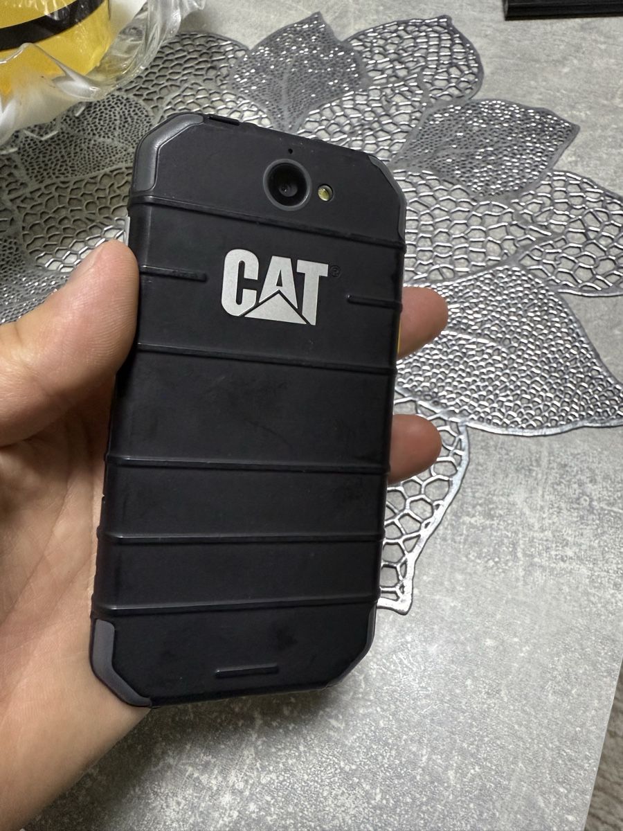 Caterpillar Telefoni cellulari / Smartphones: CAT S30 8GB – Usato da Oensingen venduto da aziri123 8
