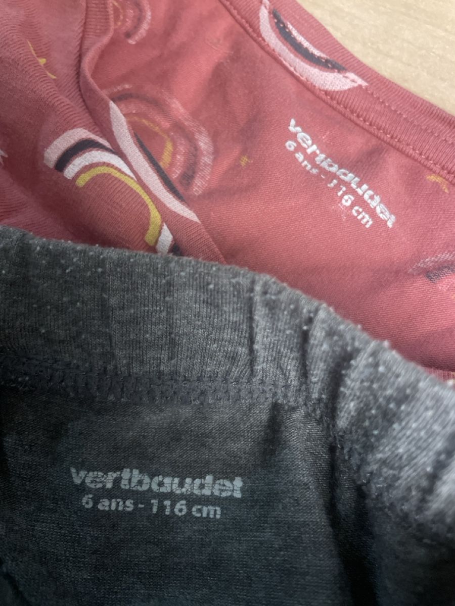 Pyjamas: Vertbaudet Pyjama Set, Gr. 116, Top Zustand, Regenbogen – D'occasion à Obergerlafingen par cabo4 2
