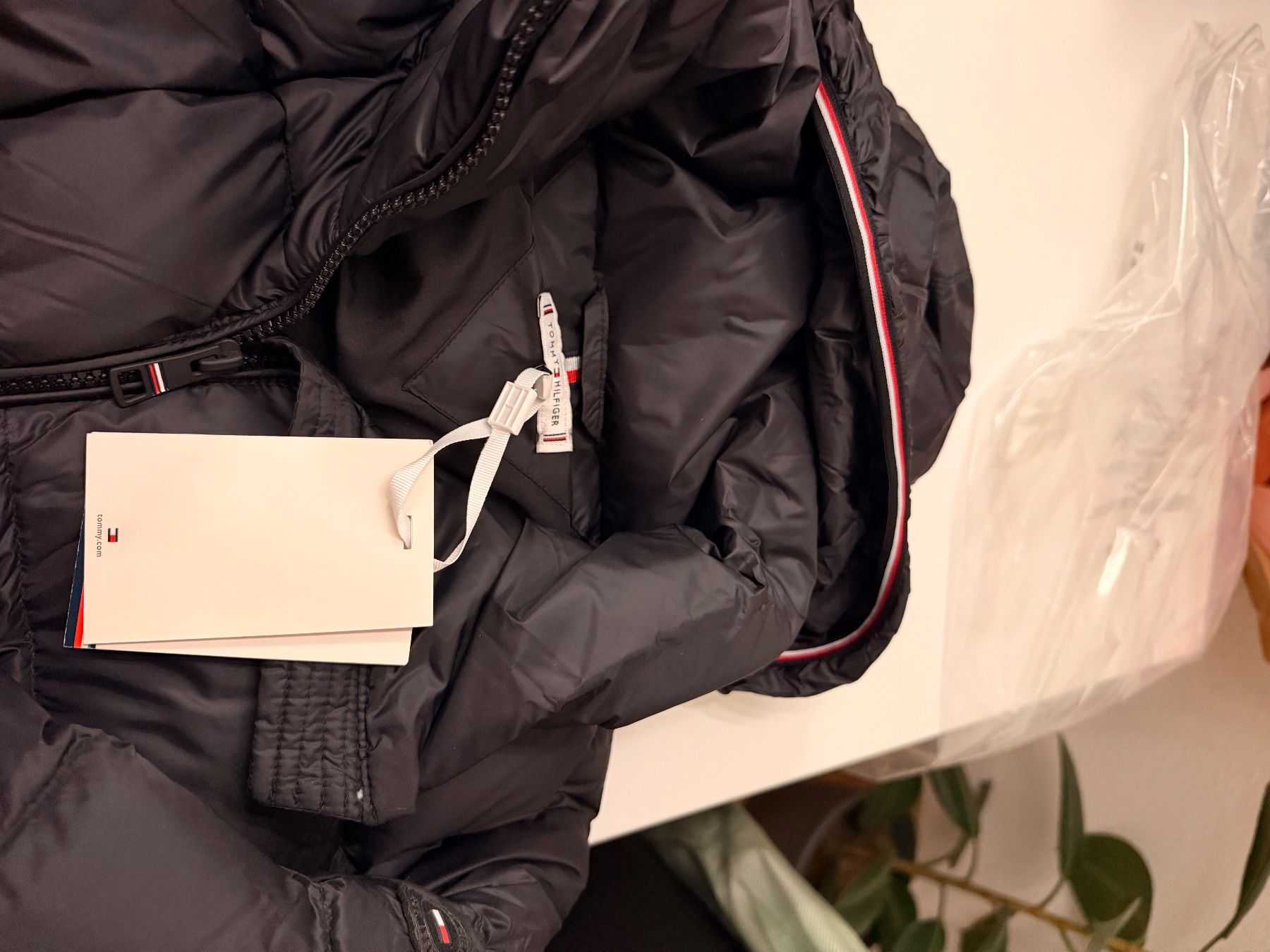 Tommy Hilfiger Jacken: Tommy Hilfiger Steppjacke Relaxed Fit - Schwarz – Neu und originalverpackt aus Winterthur von Violeta_l 3
