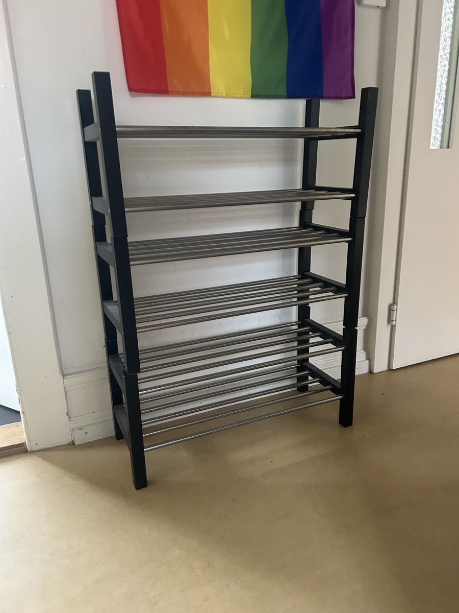 Scaffali: GRATIS Schuhregal – Usato da Zürich venduto da rot_r5q8