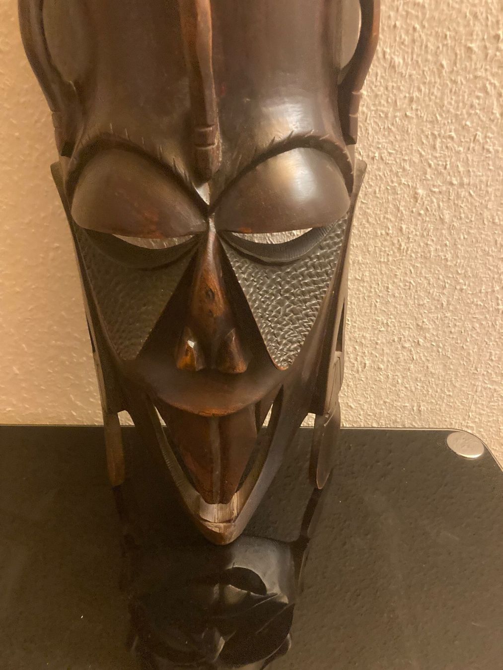 Internationale Kunst: Holzmaske aus Kenia – Gebraucht aus Heimenschwand von Beuggerts 1