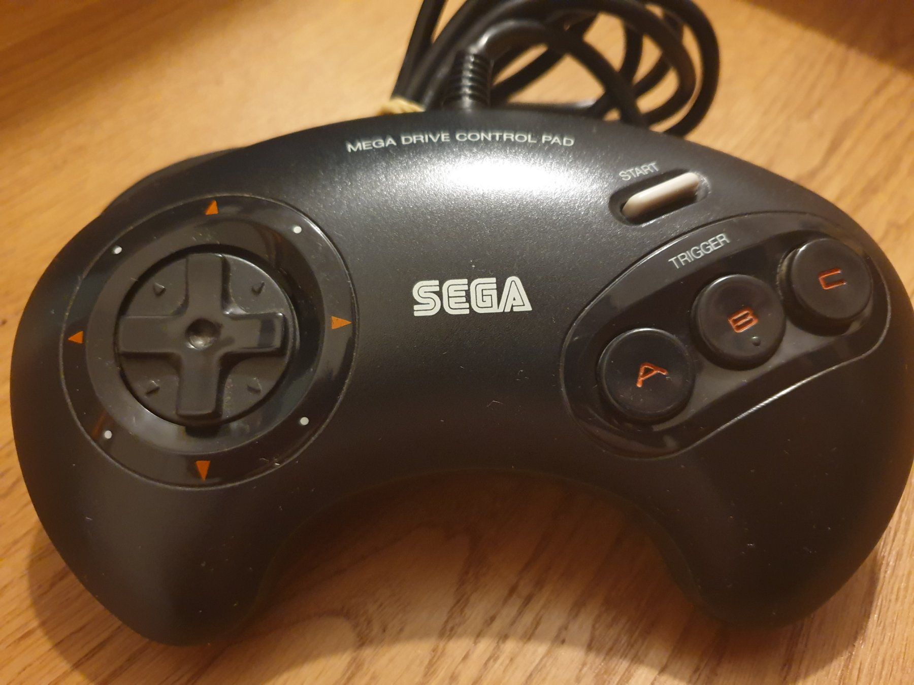 Controller: SEGA Mega Drive Controller – Usato da Rain venduto da Laupia