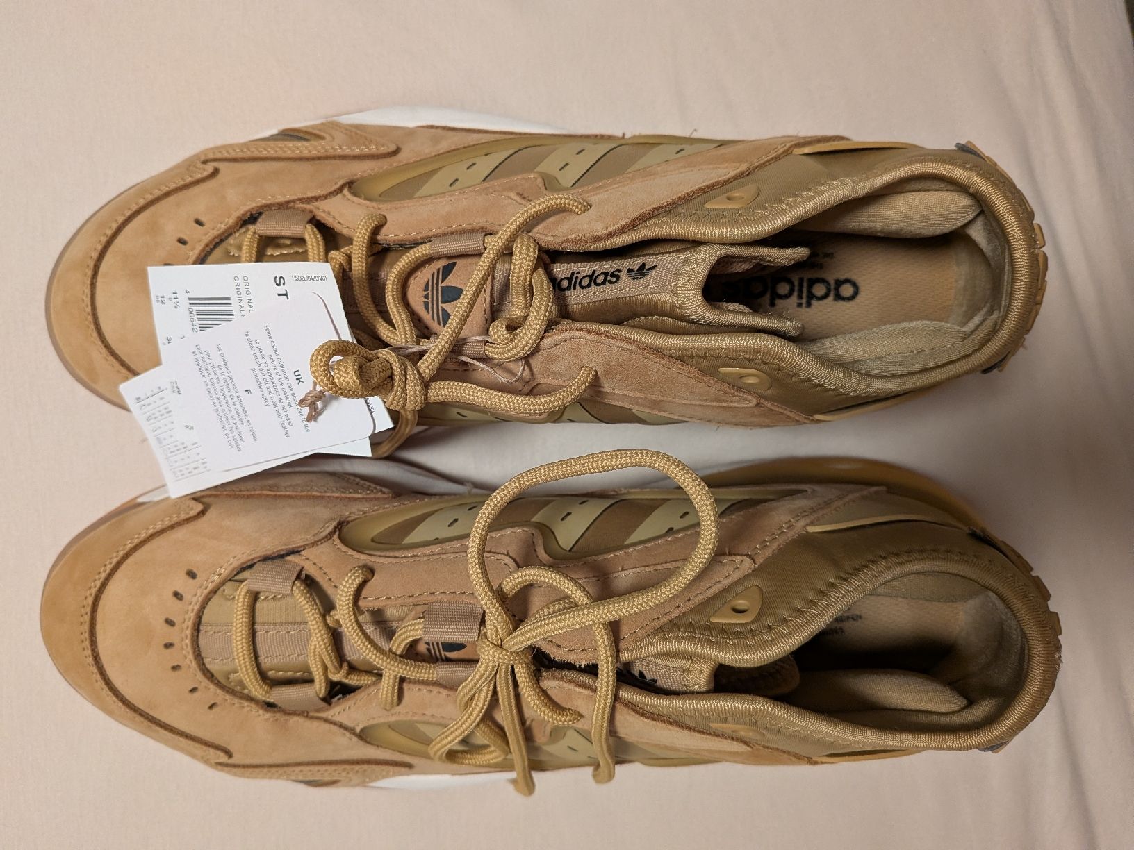 Adidas Herrenschuhe: Neue ungetragene Adidas Sneaker – Neu (gemäss Beschreibung) aus Wettingen von Aen