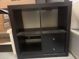 Schönes Kallax Regal in schwarz mit 2 Schubladen