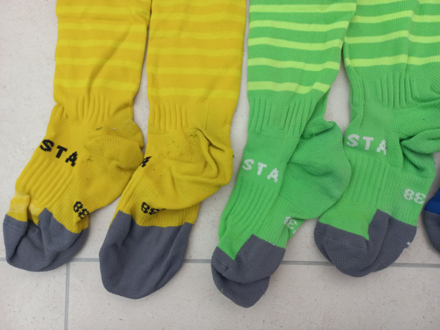 Decathlon Calze: Chaussettes foot 4 paires – Nuovo (secondo la descrizione) da Biel/Bienne venduto da Pipsi79 1