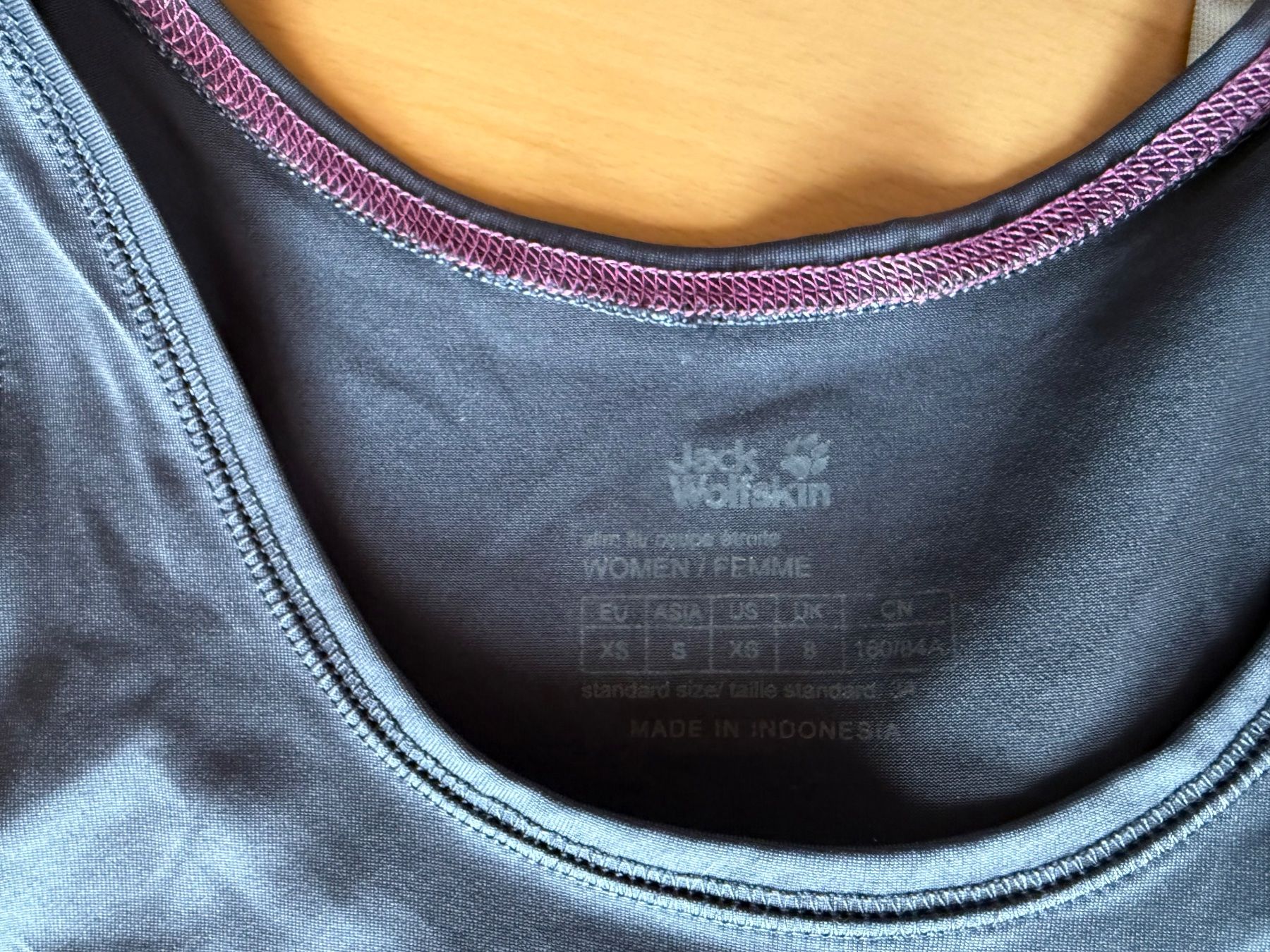 Jack Wolfskin Lotti di vestiti: Jack Wolfskin Laufleibchen und Pulli Grösse M ca.38 – Usato da Wallbach venduto da logologo01 5