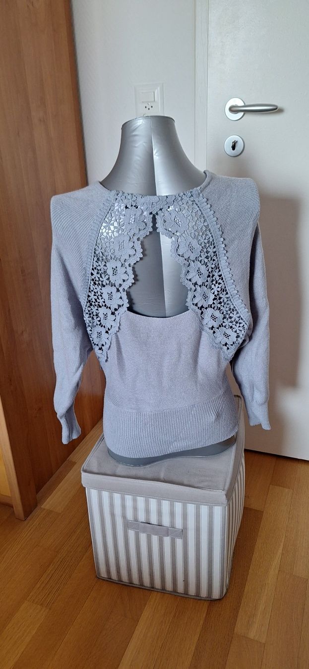 Pullover & Sweatshirts: joli pull bleu, dos dentelle – Neu und originalverpackt aus Lussery-Villars von pousinete02 3