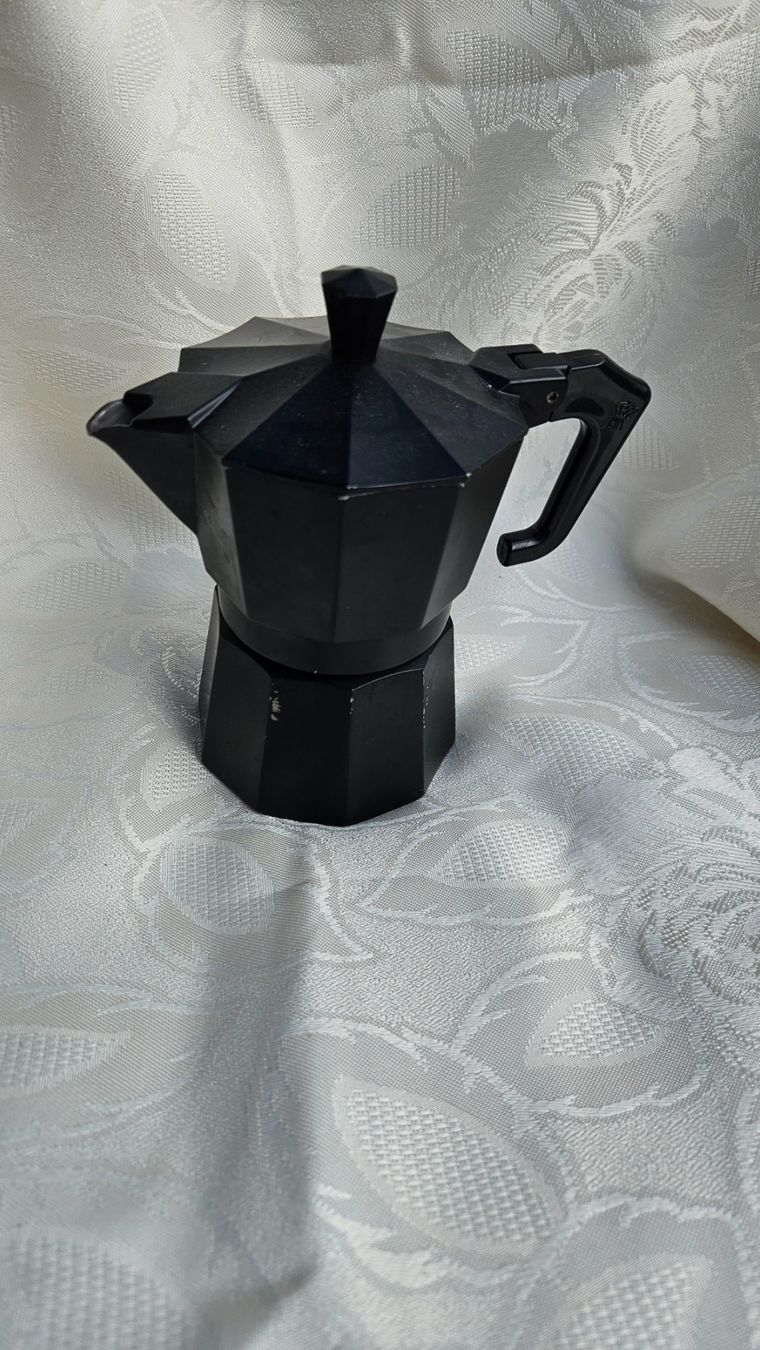 Macchine per caffè & Macchine per espresso: Caffettiera nera Pezz x3 tazze – Usato da Melano venduto da H-Sara