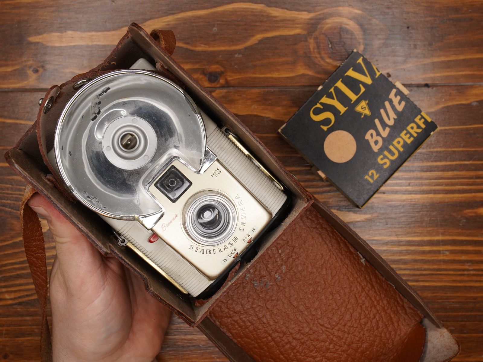 Appareil photo: Kodak Brownie Starflash Camera mit case – D'occasion à Bern par FotoStrobo.ch_Outlet
