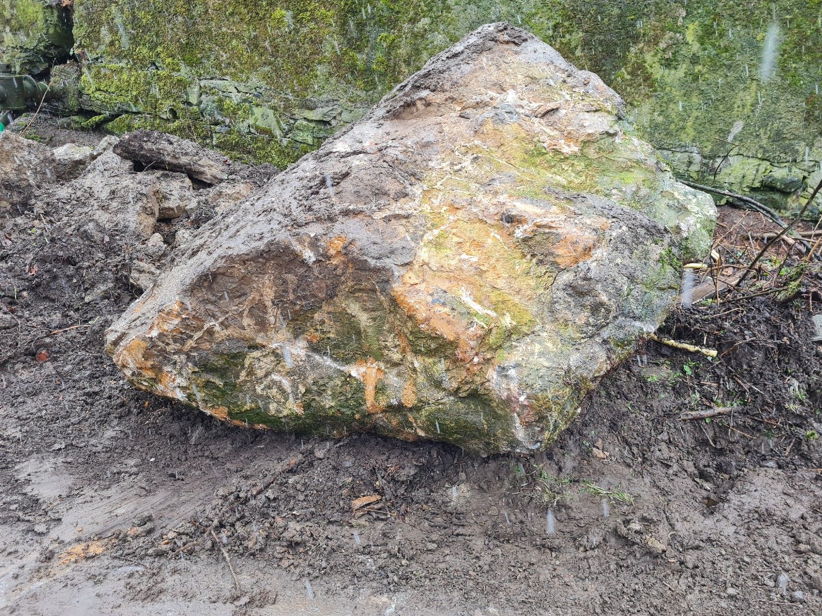 Steine & Dachziegeln: Stein, Findling – Gebraucht aus Retschwil von fa-trade