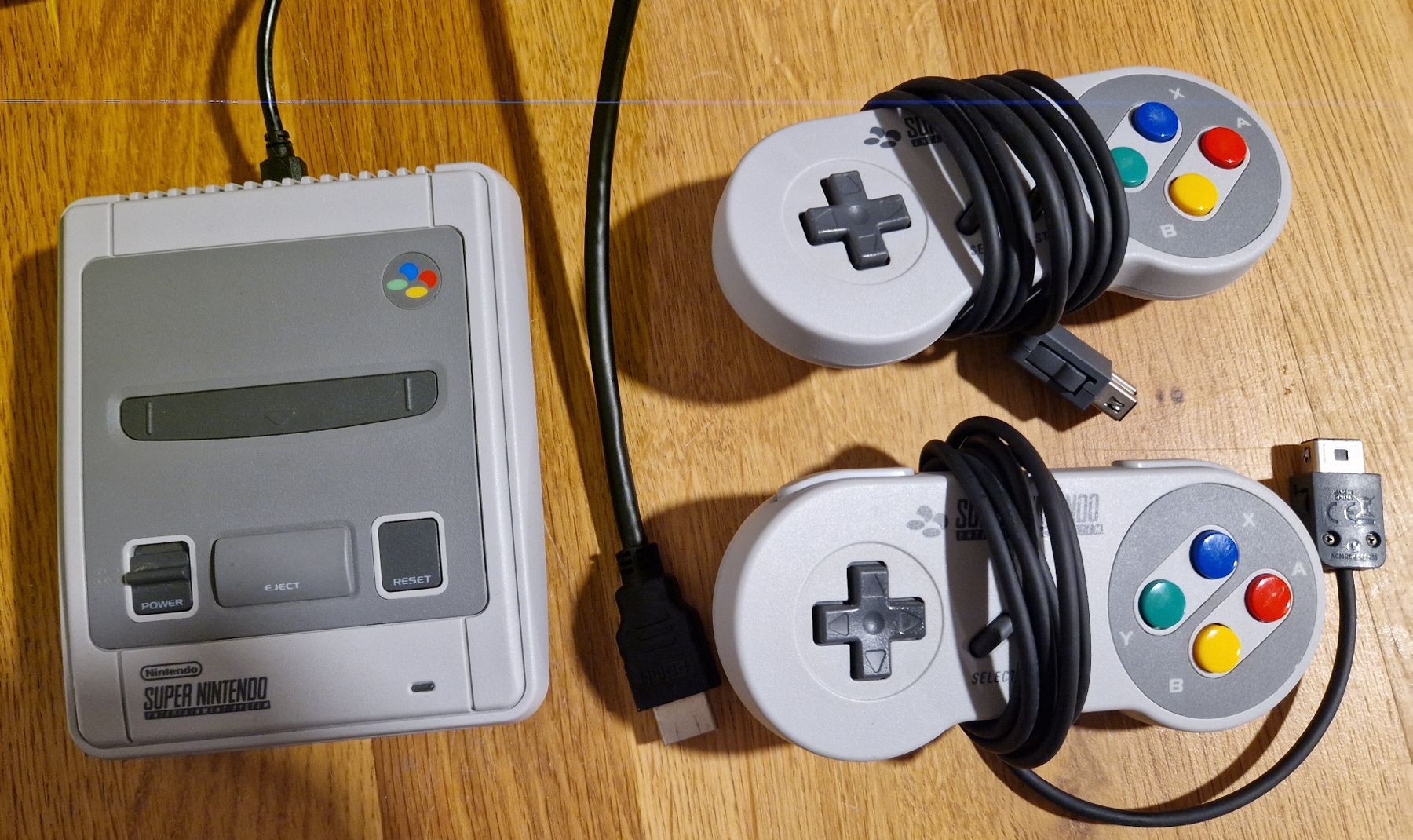 Nintendo Konsolen: Nintendo Classic Mini Super Nintendo SNES mit 2 Controller – Gebraucht aus Gerlafingen von nirry